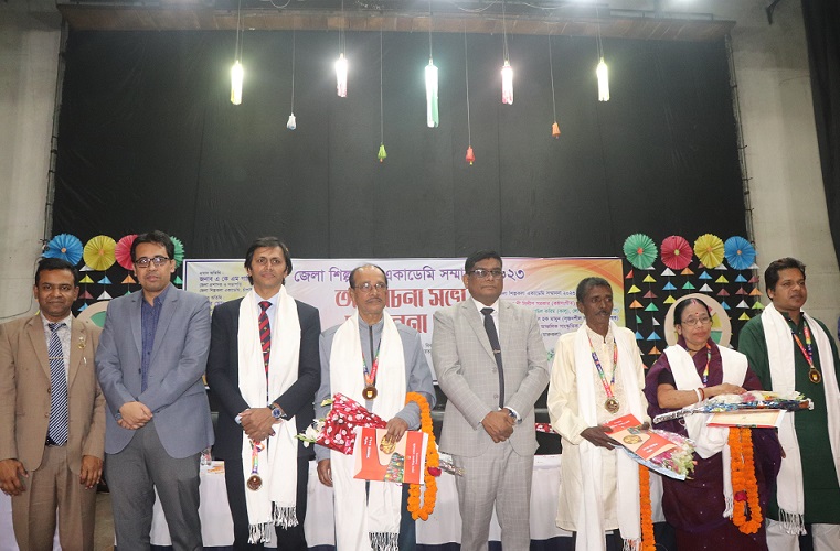 চাঁপাইনবাবগঞ্জে শিল্পকলা একাডেমি সম্মাননা প্রদান